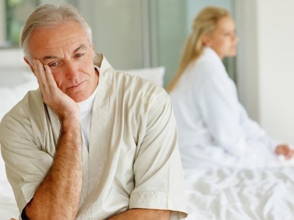 Quan niệm sai lầm khiến nam giới trung niên và cao tuổi bước vào 'đời sống tình dục sa mạc'