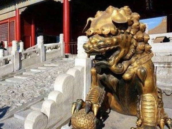 Vì sao sư tử trong Tử Cấm Thành có đôi tai cụp xuống? Nghe lý do sửng sốt vì người xưa quá uyên thâm!