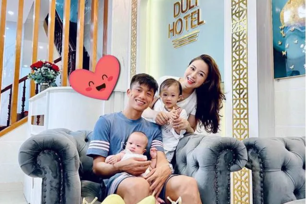 Vừa kinh doanh khách sạn, vợ chồng Phan Văn Đức lại mở thêm quán nướng