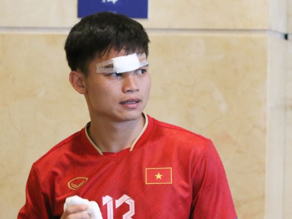 Sao trẻ tuyển Việt Nam khâu 7 mũi sau trận gặp Trung Quốc