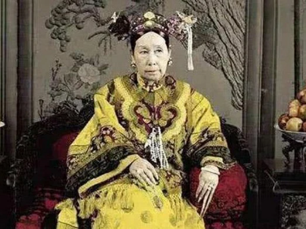 Bên trong phòng ngủ của Từ Hi Thái hậu: Nội thất hiện đại bậc nhất, có dát đầy vàng bạc châu báu như lời đồn?