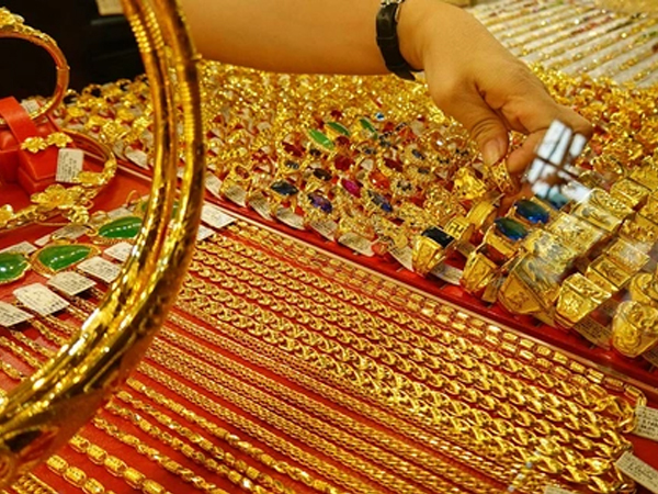 Tiếp đà tăng giá, vàng miếng SJC bật xa khỏi mốc 70 triệu đồng