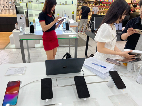 Các mẫu iPhone đời cũ bất ngờ hút hàng