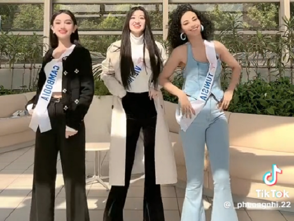 Vừa mới sang Nhật thi Miss International, Phương Nhi đã rủ các nàng hậu 'đu trend' See Tình