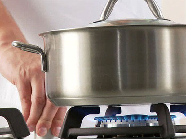 Nhà dùng bếp gas phải biết việc làm chỉ với một cây tăm này: Có thể giúp giảm 'kha khá' tiền gas một năm