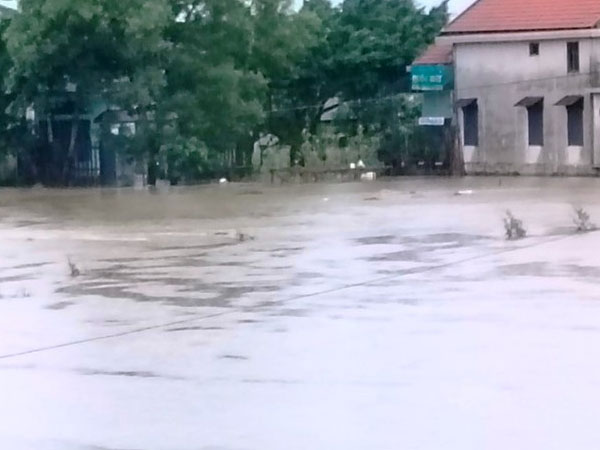 Thừa Thiên - Huế: Có nơi ngập sâu đến 1,3 m do mưa lũ, một số trường học đóng cửa