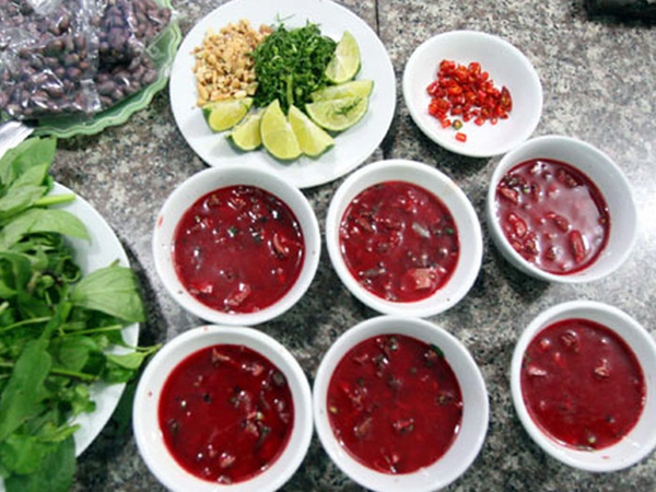 Tử vong sau ăn tiết canh lợn