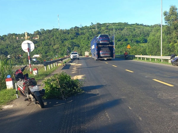 Đã tìm được ô tô đầu kéo va chạm với xe máy khiến 2 người thương vong ở Phú Yên