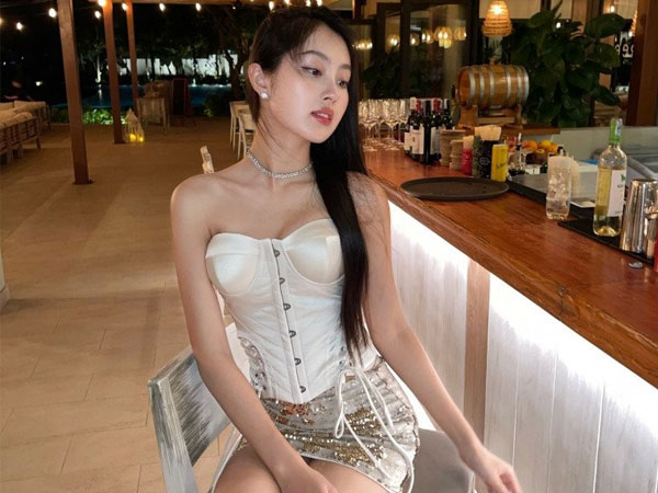 Cận cảnh nhan sắc cô gái làm sáng bừng cả sân bóng, mới 19 tuổi đi thi hoa hậu 'ẵm' loạt giải