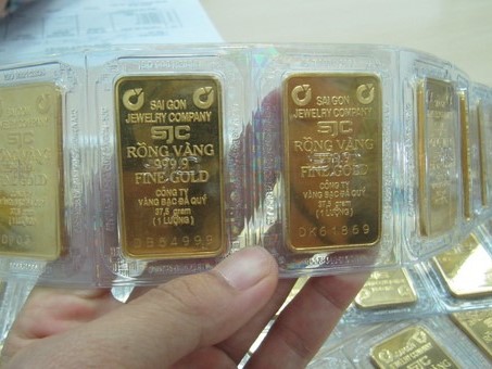 Vàng SJC 'loạn giá' sau khi tăng sốc lên hơn 71 triệu đồng/lượng