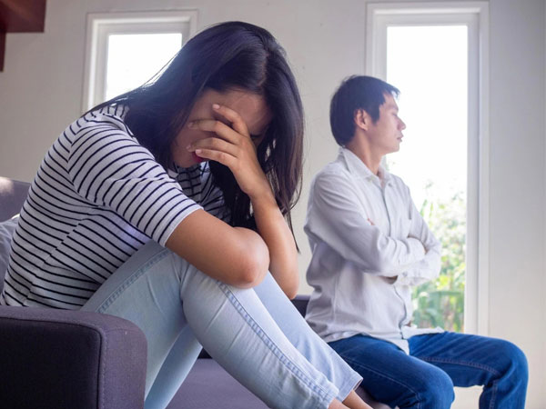 Vợ phản đòn gắt khi bị người chồng ăn bám dạy cách làm dâu