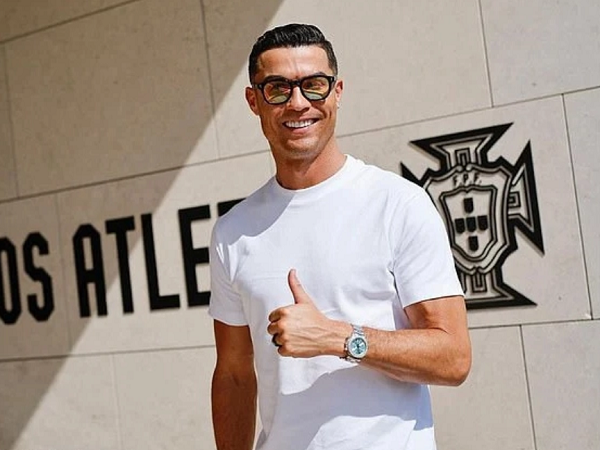 Cực sốc Ronaldo bất ngờ dính án phạt '99 roi' vì bị kết tội 'ngoại tình'