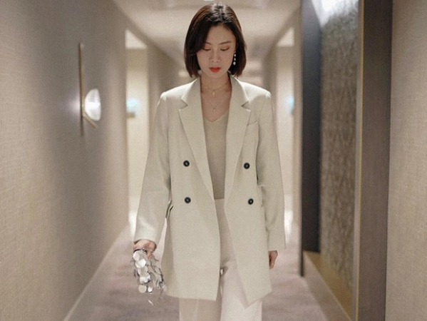 Nhận được dress code đen - trắng - pastel từ thiệp cưới của Phạm Thanh Hằng, khách mời nên mặc gì?