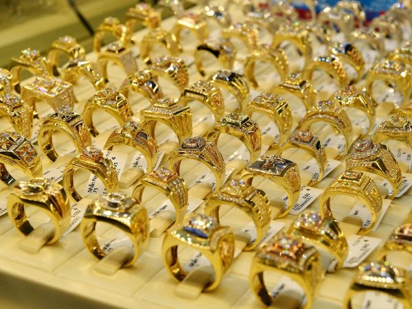 Giá vàng nhẫn SJC tăng sốc, vượt 58 triệu đồng, lập kỷ lục mới