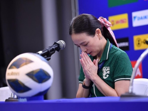 Madam Pang xin lỗi người hâm mộ khi ĐT Thái Lan thua ĐT Georgia 0-8
