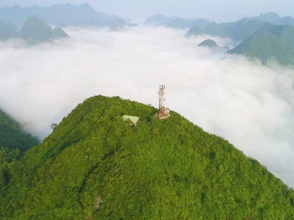Xem mây vờn núi ở 'nóc nhà xứ Lạng'