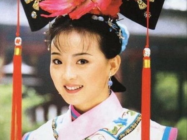 Diễn viên 'Hoàn Châu cách cách' bị chồng giàu ghẻ lạnh, con trai tát giữa đường