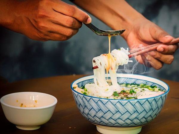 Vì sao khi bị ốm không nên ăn bún?