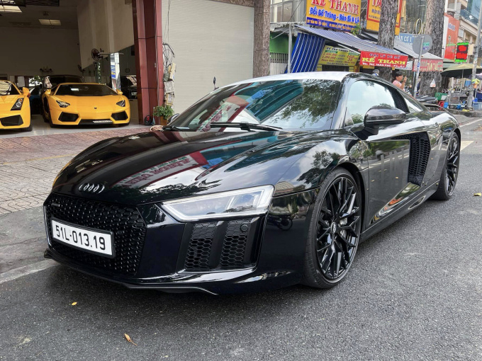 Siêu xe Audi R8 chạy cực ít về tay ông Đặng Lê Nguyên Vũ, giá trên 9 tỷ đồng