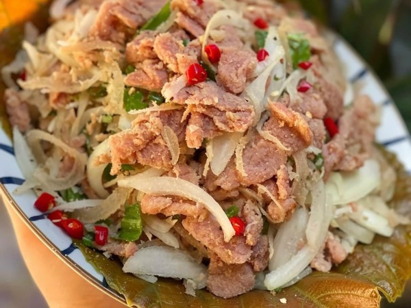 Hấp dẫn đặc sản bò giàng, thịt chua ở vùng cao xứ Nghệ