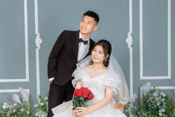 Tiền vệ ĐT Việt Nam đón con đầu lòng với cựu cầu thủ ĐT nữ Việt Nam