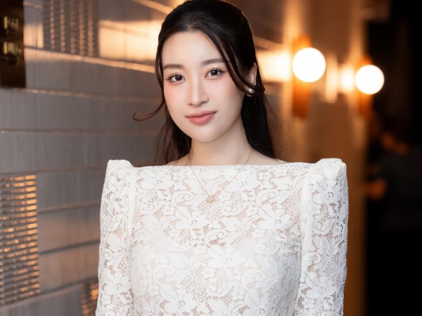 Đỗ Mỹ Linh khoe vóc dáng hậu sinh con ra sao mà khiến Tiểu Vy cùng dàn người đẹp phải thốt lên điều này