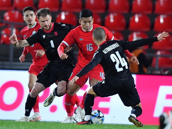 Tuyển Thái Lan bị chỉ trích nặng nề, bảo quên đi mộng World Cup