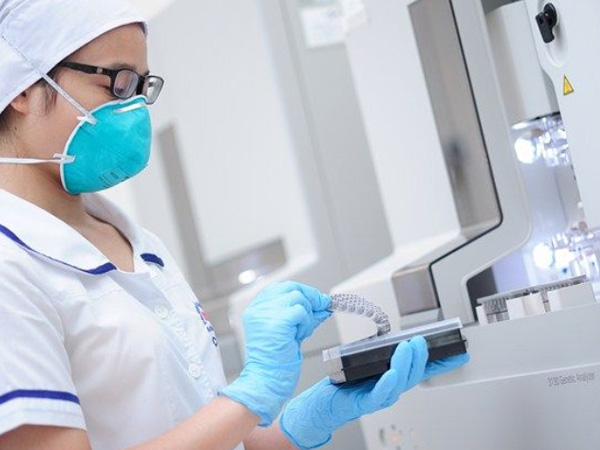 Từng qua đêm với tình cũ, nữ giám đốc lo lắng xét nghiệm ADN để tìm cha cho con
