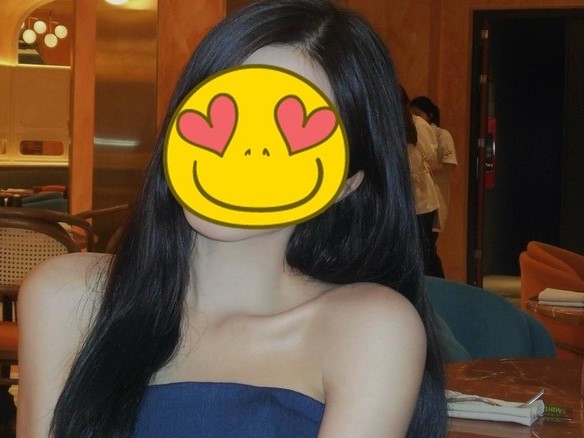 'Hot girl phim Việt giờ vàng' bất ngờ khoe nhẫn cầu hôn, Đình Tú bỗng được gọi tên