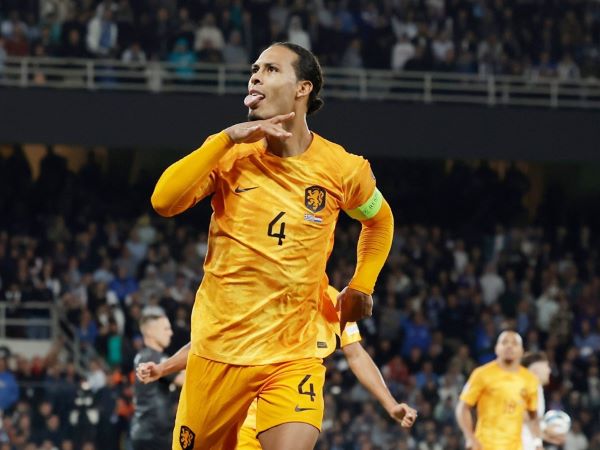 Van Dijk ghi bàn, Hà Lan thắng nghẹt thở phút bù giờ