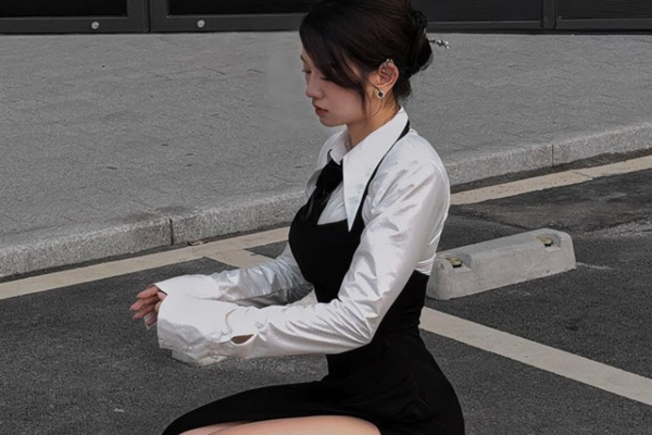Bất ngờ chuyển phong cách 'kín cổng cao tường', Lê Bống lại càng được dân tình trầm trồ hơn nữa