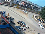 Cầu vượt bất ngờ đổ sập khi đang xây dựng ở Ấn Độ