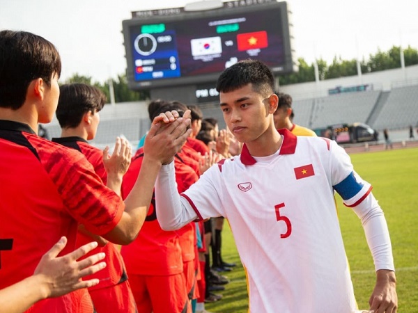 U18 Việt Nam toàn thua tại Hàn Quốc: HLV Hoàng Anh Tuấn vẫn hài lòng, đặc biệt khen một học trò