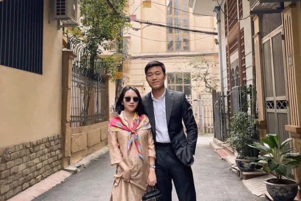 Cặp đôi cầu thủ - 'nàng thơ RMIT' từng bị chê vì thái độ: Hiện tại vợ làm giám đốc, chồng tự hào ra mặt