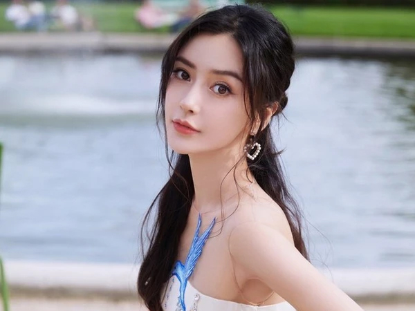 Màn biểu diễn thoát y của Lisa hủy hoại sự nghiệp 2 ngôi sao Trung Quốc