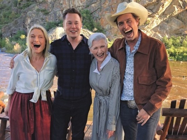 Mẹ Elon Musk đã nuôi dạy thế nào để cả 3 con lớn lên đều trở thành tỷ phú?