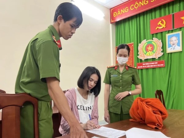 Người mẫu Ngọc Trinh bị bắt: Bệnh 'sao' có thể là nguyên nhân!
