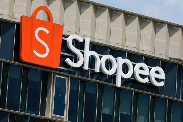 Shopee trắng màn hình hàng loạt khiến dân tình xôn xao