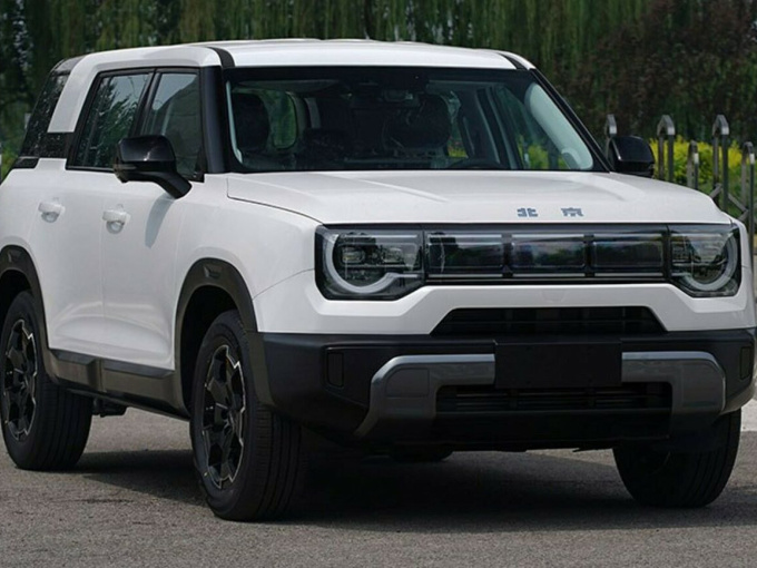 Ô tô SUV 'con lai' Jeep và Range Rover gây 'sốt' tại Trung Quốc