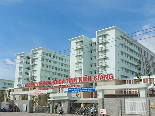 Vợ chồng bác sĩ tự tử, bỏ lại con 5 tuổi