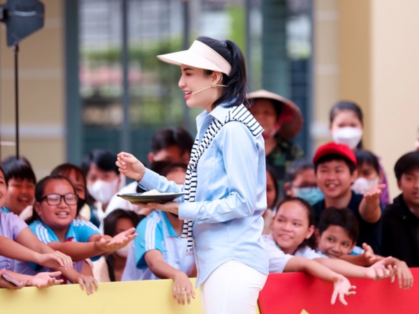 Hoa hậu Ngọc Diễm: Từng phải ở nhà lợp tôn nóng bức, đang ngủ chuột rơi vào người