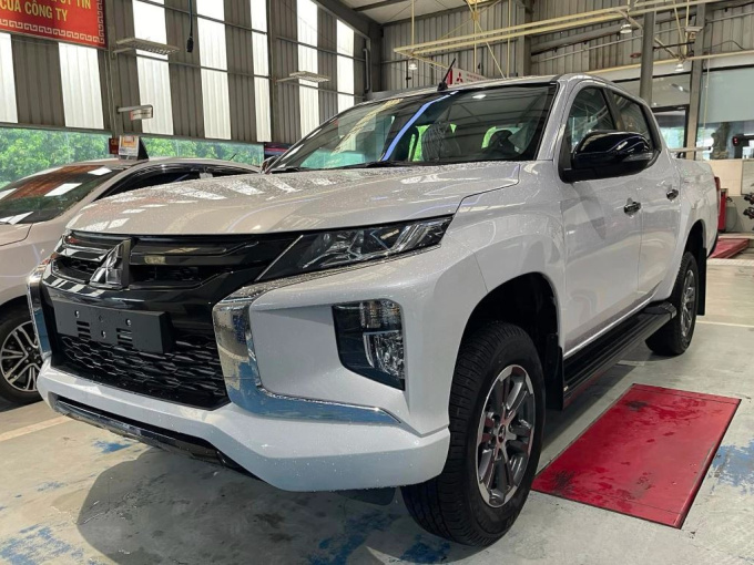 Xả kho, giá xe bán tải Mitsubishi Triton lần đầu giảm sốc 160 triệu đồng