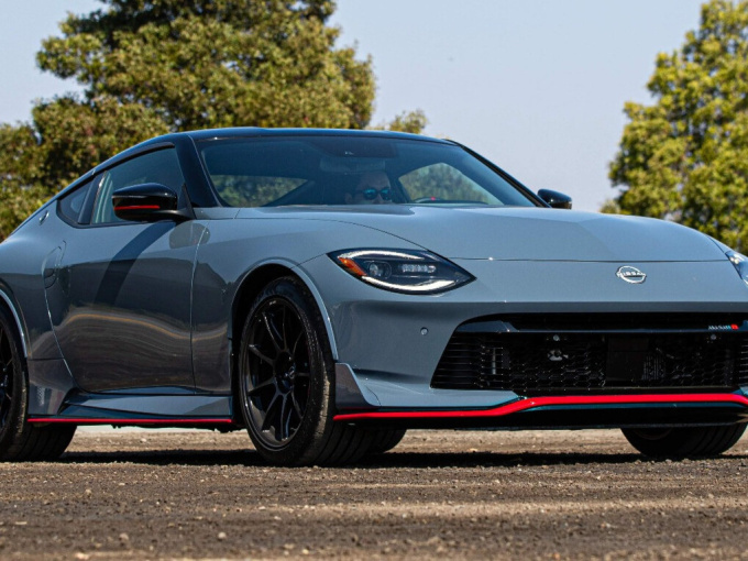 Nissan Z NISMO bị thổi giá gấp đôi, khách hàng phải ký giấy đồng ý mua chênh