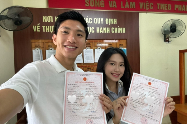 Ngay trong ngày 20/10, Văn Hậu - Hải My báo hỉ sự, chỉ còn chờ đám cưới