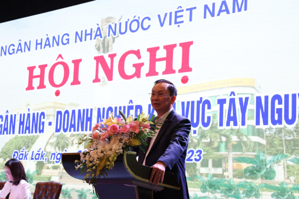 'Ngân hàng suốt 25 năm qua không hề thay đổi điều kiện cho vay'