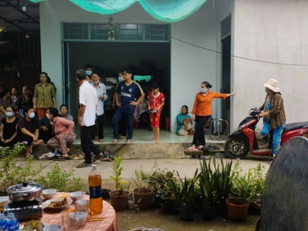Vụ thiếu niên bỏ thuốc độc vào sữa khiến cha và bà nội tử vong: Có đồng phạm hay không?