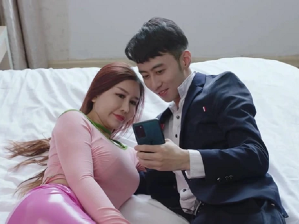 Lạ đời thảm hoạ 'dao kéo' đóng tận 50 phim 1 năm, càng bị chê càng được săn đón nồng nhiệt