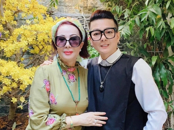 Nam ca sĩ Việt lấy vợ hơn 8 tuổi, sau 30 năm vẫn yêu say đắm, mặn nồng dù không có con cái