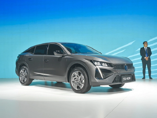 Ảnh thực tế Peugeot 408 bản tiêu chuẩn giá 999 triệu: Đáng mua nếu không cầu kỳ về tiện nghi