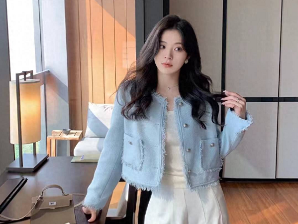 Áo khoác vải tweed và quần âu: Cứ chuyển mùa là phủ sóng style nàng công sở ngoài 30